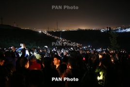 Yerevan stages silent march to honor the fallen (Photoreport)