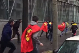 В Париже произошла стычка между курдами и азербайджанцами-участниками антиармянской акции протеста