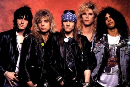 Reunited Guns N' Roses play classic tracks for 1st time since '90s