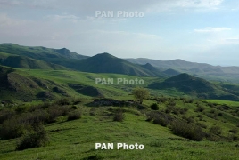 Armenian forces continue controlling situation on border with Azerbaijan