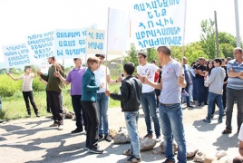 Գառնեցիները 5-րդ անգամ փակել են Գառնի-Երևան ճանապարհը. Պահանջում են Ազատի կիրճից հանել  շինտեխնիկան