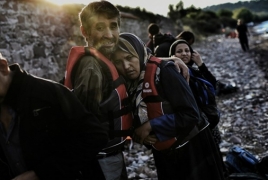 Greece starts evacuating migrant camp on Macedonia border
