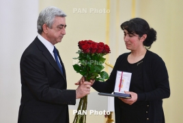 Президент Армении вручил семьям погибших военнослужащих присвоенные посмертно награды