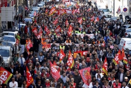 French rail workers strike as unions continue labor reforms protest