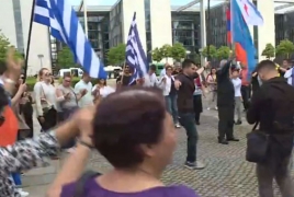 Демонстранты отпраздновали принятие Бундестагом резолюции по Геноциду армян, станцевав кочари