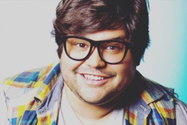 “The Internship” star joins Ross Lynch in indie comedy “Status Update”