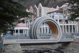 Град и ливень затопили улицы грузинского курорта Боржоми