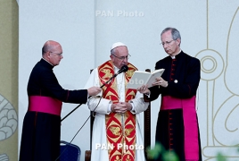 Pope urges Armenia-Turkey reconciliation, peace in Karabakh