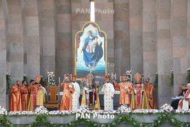 В Эчмиадзине прошла Воскресная литургия с участием Папы Римского