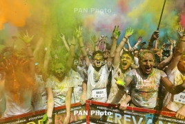 Yerevan Color Run gathers 1500 youths, seeks to help homeless kids