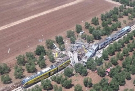 Collision of trains in Italy kills a dozen people