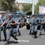 Захватившие здание полиции в Ереване освободили полицейского и водителя скорой помощи