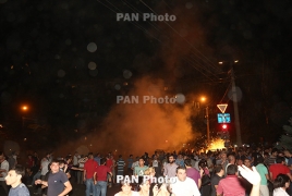 На улице Хоренаци в Ереване начались столкновения: Полицейские применили газ (Обновляется)