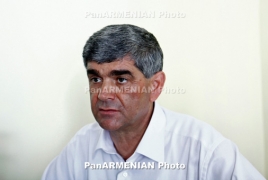 Депутат НКР Виталий Баласанян участвует в переговорах с захватившими полк ППС в Ереване