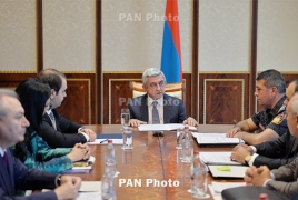 Президент Армении призвал вооруженную группу сложить оружие