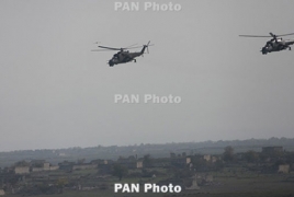 В небе над захваченным полком ППС в Ереване пролетели военные вертолеты
