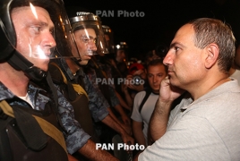 Армянская полиция потребовала перенести митинги с Хоренаци в более безопасное место
