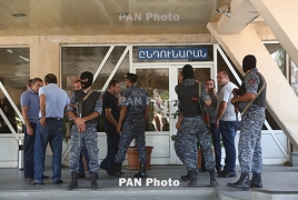 Представители омбудсмена Армении навестили раненых членов вооруженной группы