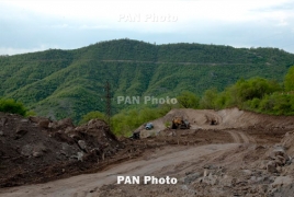 Armenia approves construction of defensive wall near Azeri border