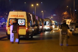 Трое человек погибли и 50 ранены при взрыве у больницы в Турции Трое человек погибли и 50 ранены при взрыве у больницы в Турции