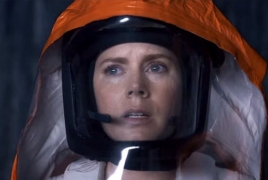 Amy Adams faces alien invasion mystery in “Arrival” trailer