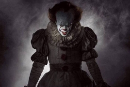 New look at Bill Skarsgard's Pennywise the Clown in 