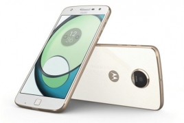 Moto Z Play smartphone camera features a 10x digital zoom