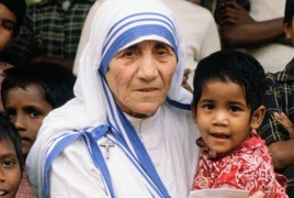 Mother Teresa proclaimed saint before huge crowds in Vatican