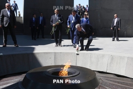 Վրաստանի վարչապետը հարգանքի տուրք է մատուցել Հայոց ցեղասպանության զոհերի հիշատակին