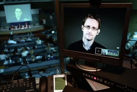 Сноуден посоветовал заклеивать пластырем камеру на компьютерах