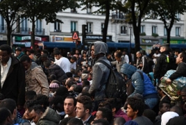 Police evacuate Paris camp housing 1,500 migrants