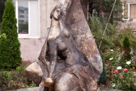 Երևանում Երվանդ Քոչարի էսքիզով ստեղծված քանդակ է բացվել