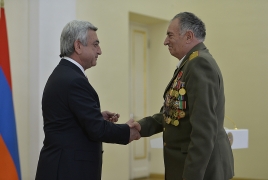 Саргсян вручил высшие государственные награды по случаю 25-летия независимости Армении