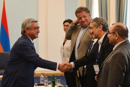 President meets scientists on sidelines of Pan-Armenian conference