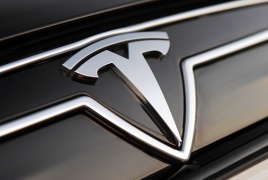 Обновленное программное обеспечение Tesla спасет забытых в машине детей от перегрева