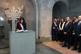 Paris mayor honors memory of Genocide victims at Yerevan memorial