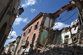 New powerful quake rocks central Italy, flattens historic basilica