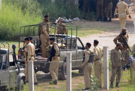 4 militants, 2 soldiers killed in attack on Pakistani mosque