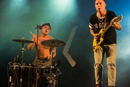 Slaves release new video for their track “Hypnotised”