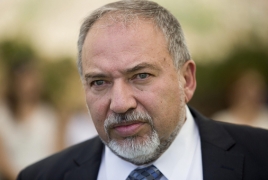 Министр обороны Израиля призвал евреев переезжать из Франции