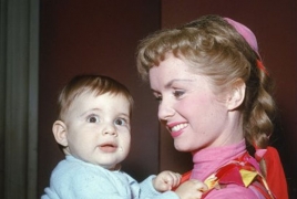 HBO pays tribute to legends Carrie Fisher and Debbie Reynolds