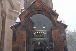 Ճարտարապետ. Սբ Կաթողիկեի ապակե դռան նախագիծը հաստատվել էր մշակույթի նախարարությունում