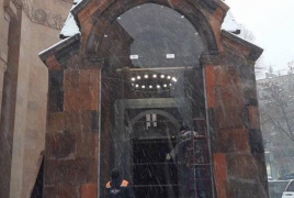 Նախարարություն. Սբ Կաթողիկեի նոր ապակե դռան բռնակը նախագծից շեղումով է կատարվել