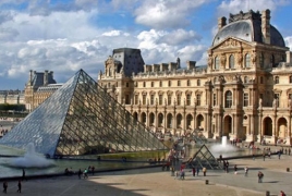 Louvre reopens 24 hours after machete attack