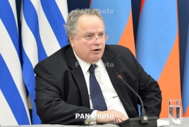 Глава МИД Греции: Афины выступают за исключительно мирное решение конфликта в Карабахе