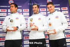 Мхитаряну вручена награда как лучшему футболисту Армении 2016 года