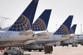 United Airlines bars girls with leggings