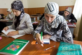Парламент Чечни разрешил школьницам и студенткам носить хиджаб