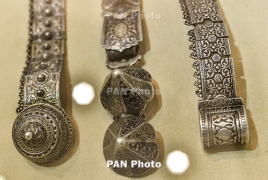 В Ереване открылась выставка серебряных изделий из Гохрана
