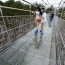 В Китае открыли самый длинный стеклянный мост в мире на высоте 200 метров